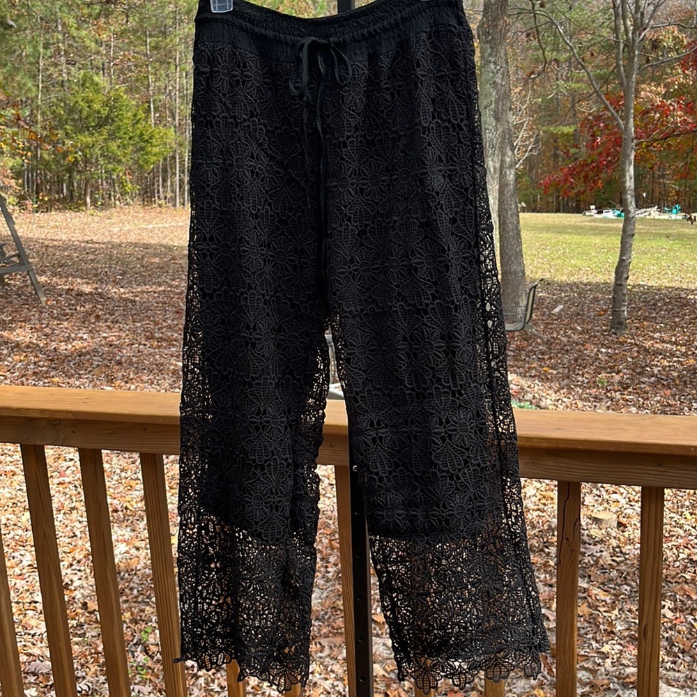 NWOT Style pants, size medium lace with lining. Drawstring waist.